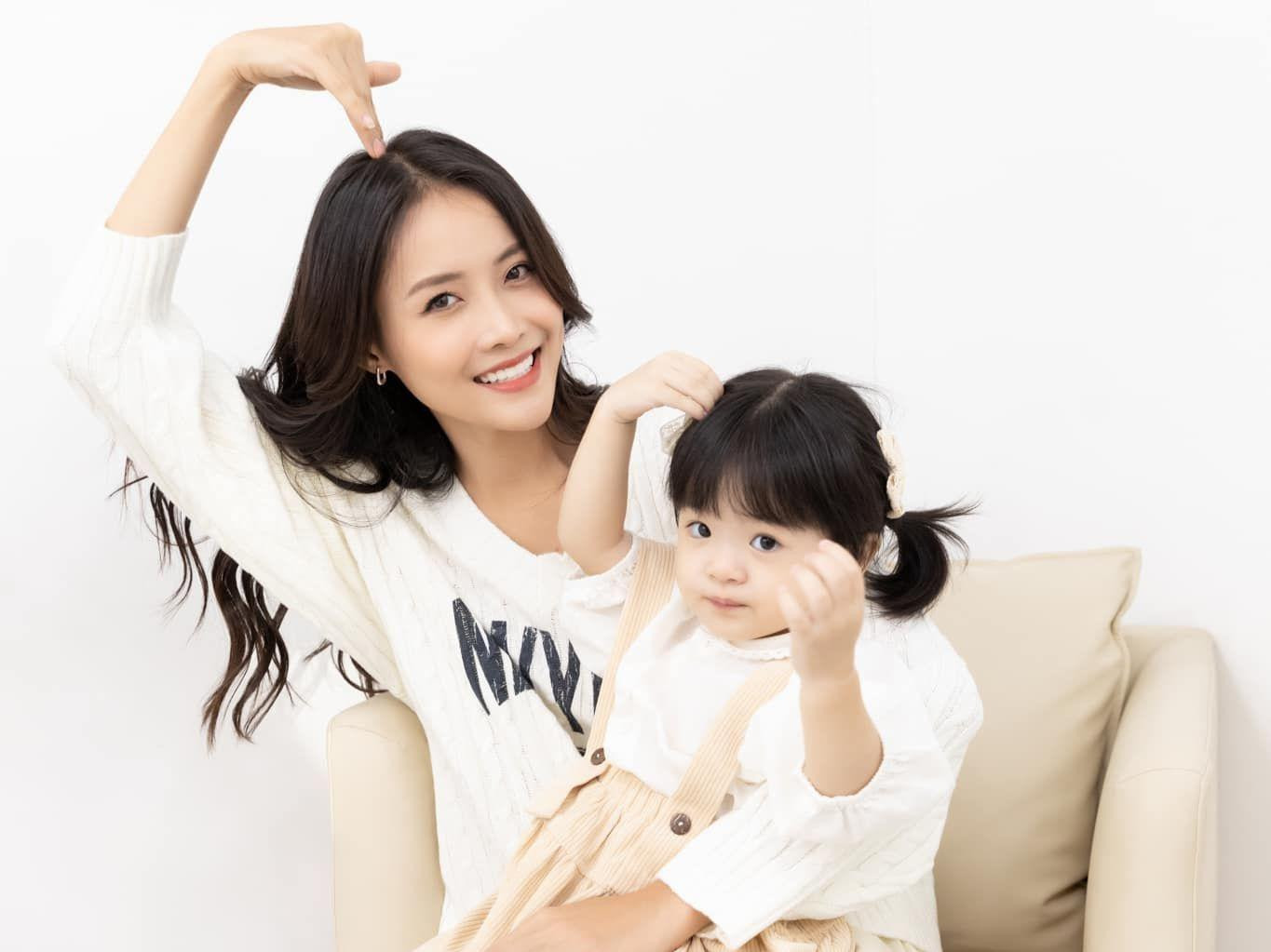 Trương Mỹ Nhân từng khiến cộng đồng mạng bất ngờ khi tiết lộ đã có con. Trương Mỹ Nhân từng khiến cộng đồng mạng bất ngờ khi tiết lộ đã có con.