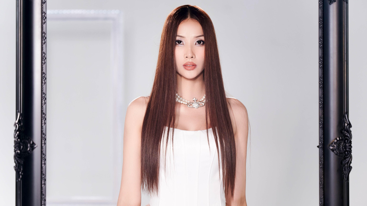 Hoàng Thùy lần đầu ra mắt MV với vai trò là người "cầm mic".