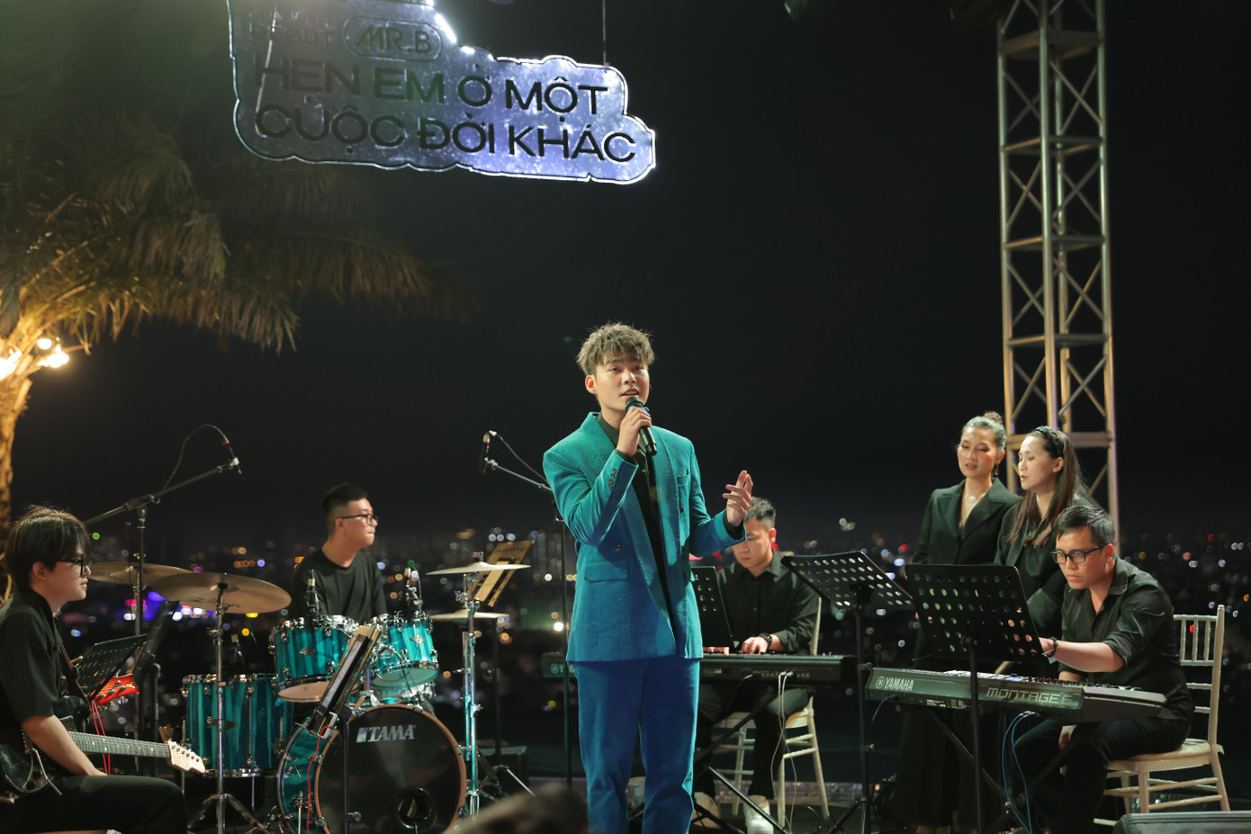 Showcase Hẹn Em Ở Một Cuộc Đời Khác với sự đầu tư hoành tráng của Mr.B.