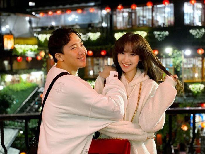 Trấn Thành luôn lên tiếng bênh vực Hari Won ngay từ thời điểm cả hai đang hẹn hò. Trấn Thành luôn lên tiếng bênh vực Hari Won ngay từ thời điểm cả hai đang hẹn hò.