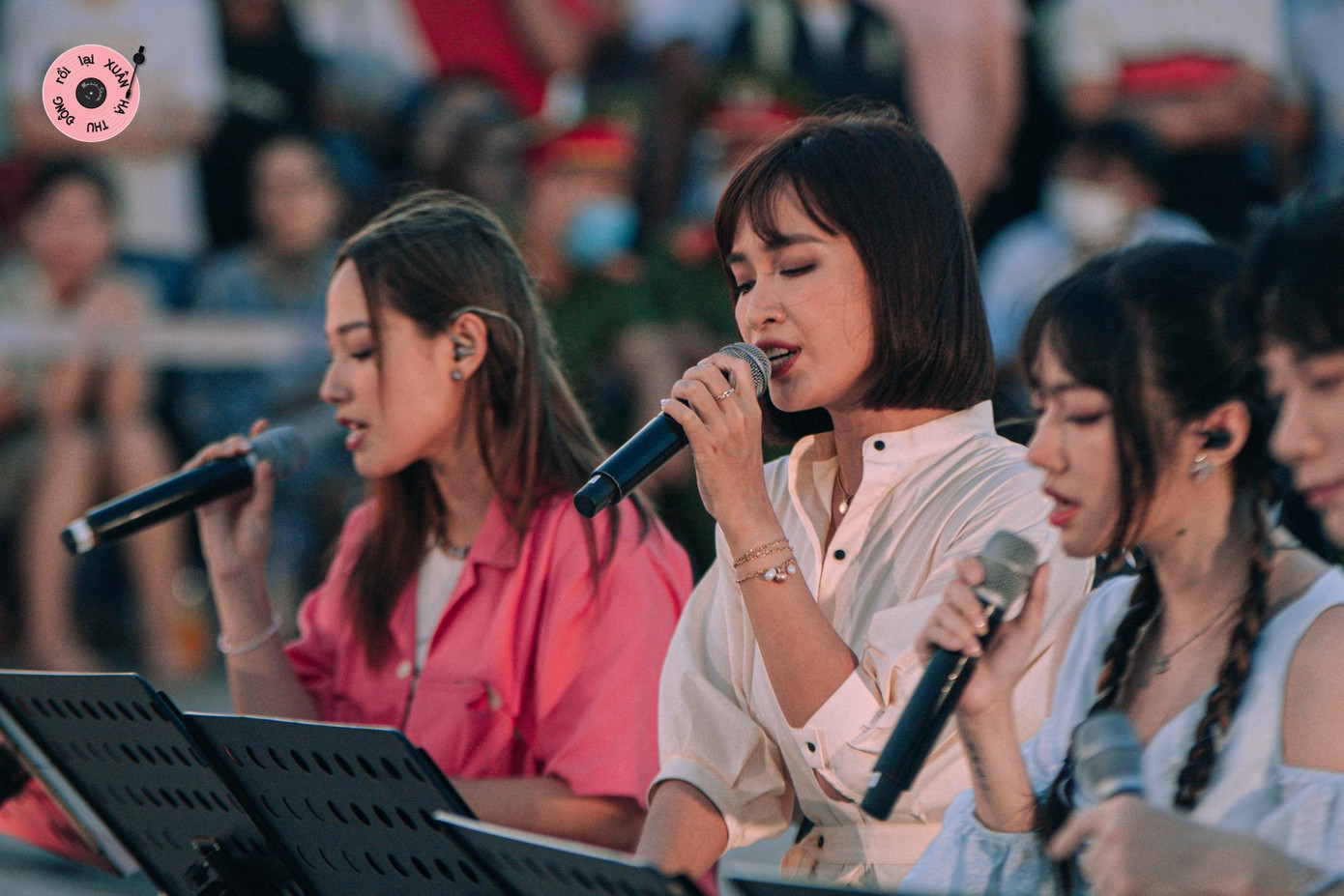 Hai khách mời được ưu ái dành riêng cho chủ đề lần này là Ái Phương và Cara.