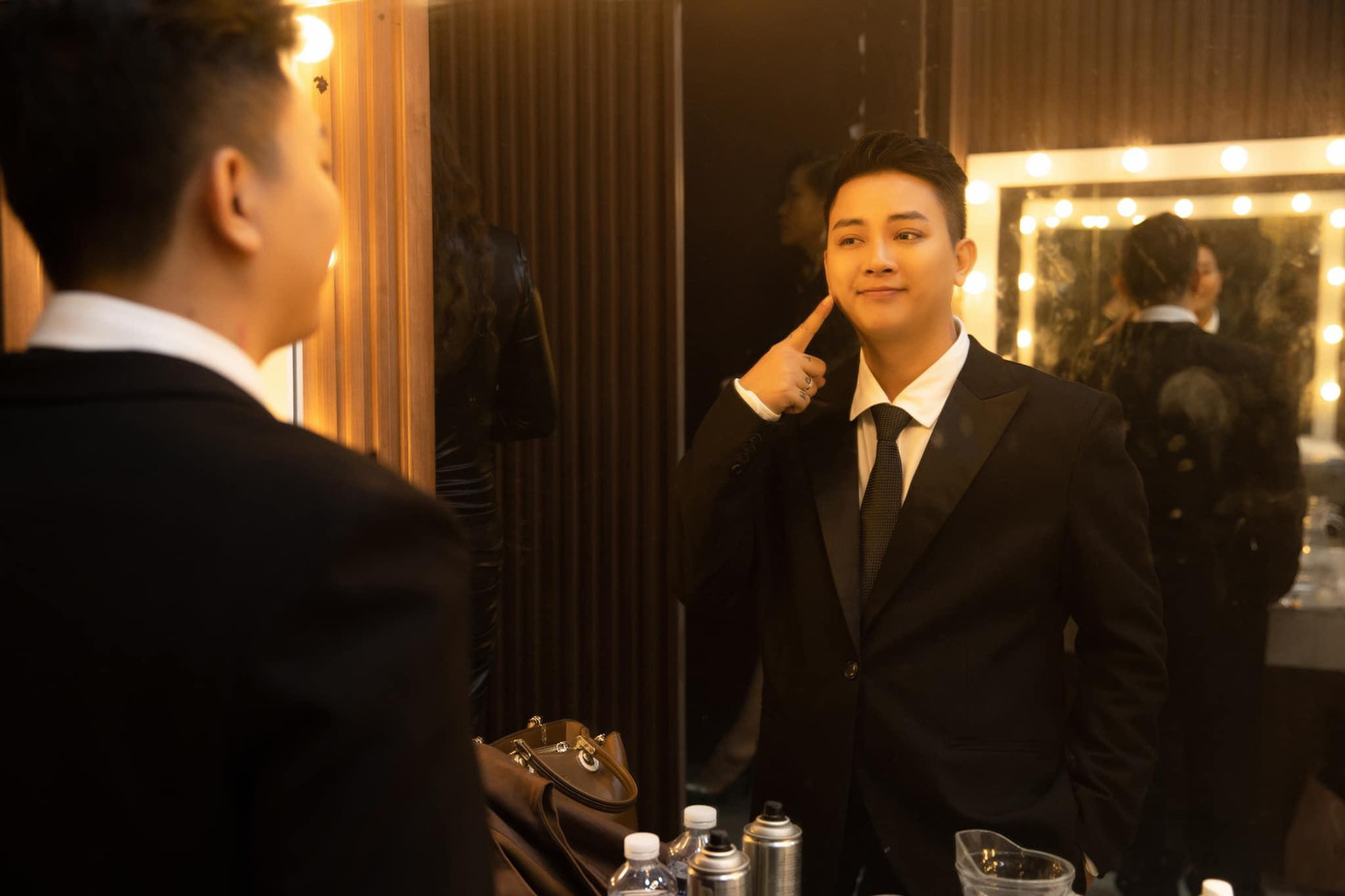 Xuất hiện với vẻ ngoài chỉn chu, Hoài Lâm nhận được nhiều phản hồi tích cực. Xuất hiện với vẻ ngoài chỉn chu, Hoài Lâm nhận được nhiều phản hồi tích cực.