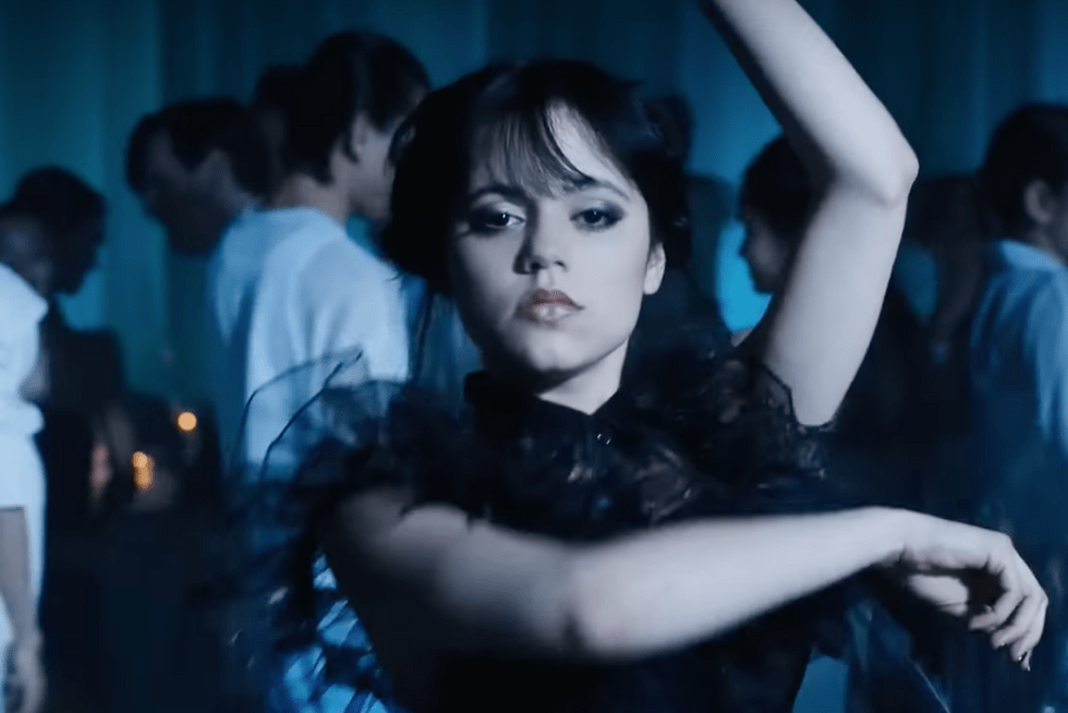 Thần thái cực đỉnh của Jenna Ortega trong điệu nhảy mang tính biểu tượng của nhân vật Wednesday. (Nguồn: Internet) Thần thái cực đỉnh của Jenna Ortega trong điệu nhảy mang tính biểu tượng của nhân vật Wednesday. (Nguồn: Internet)