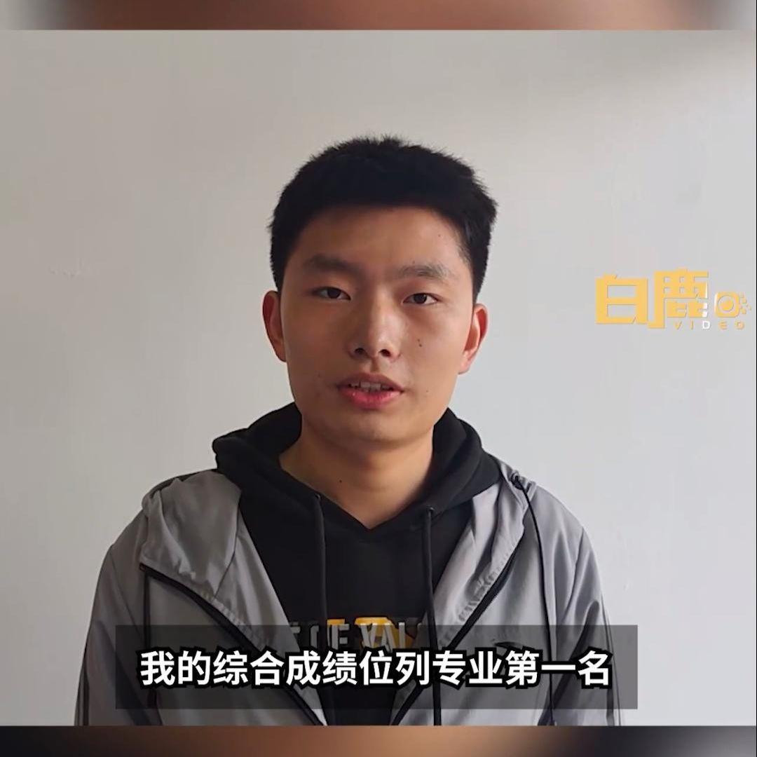 Cậu bạn nhắn nhủ đàn em khóa dưới &quot;có nỗ lực sẽ có thành công&quot;.