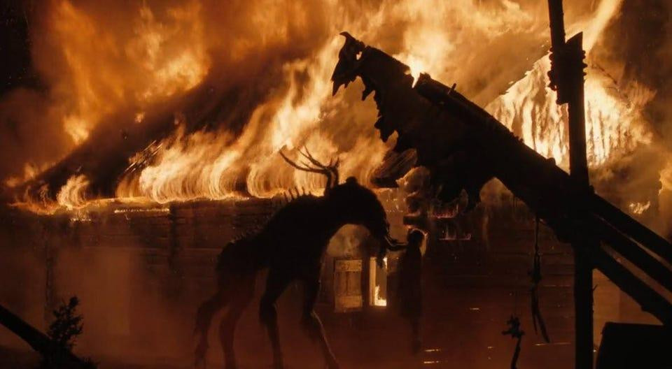 "Chú nai" trong "The Ritual" đã tạo cảm hứng "đục khoét tuổi thơ" cho đạo diễn Rhys Frake-Waterfield. "Chú nai" trong "The Ritual" đã tạo cảm hứng "đục khoét tuổi thơ" cho đạo diễn Rhys Frake-Waterfield.