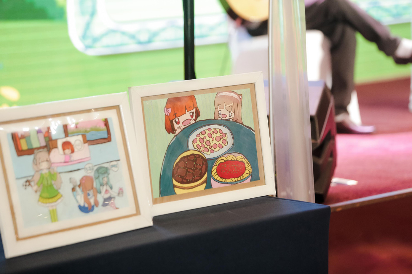 Tranh tại buổi họp báo do một trẻ em tự kỹ có năng khiếu hội họa vẽ.