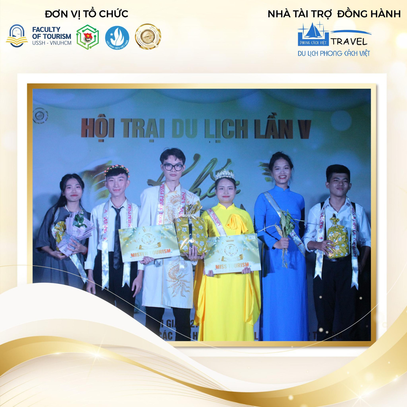 Phần trao giải thưởng cũng được trông ngóng không kém. Nguồn: Fanpage Đoàn Hội Du Lịch