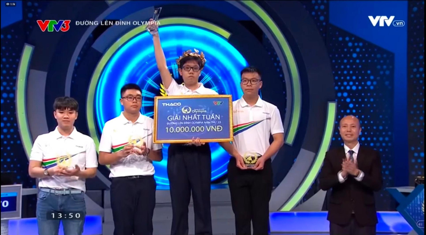 Quốc Việt giành chiến thắng trước đối thủ nhờ sở trường chuyên Anh.