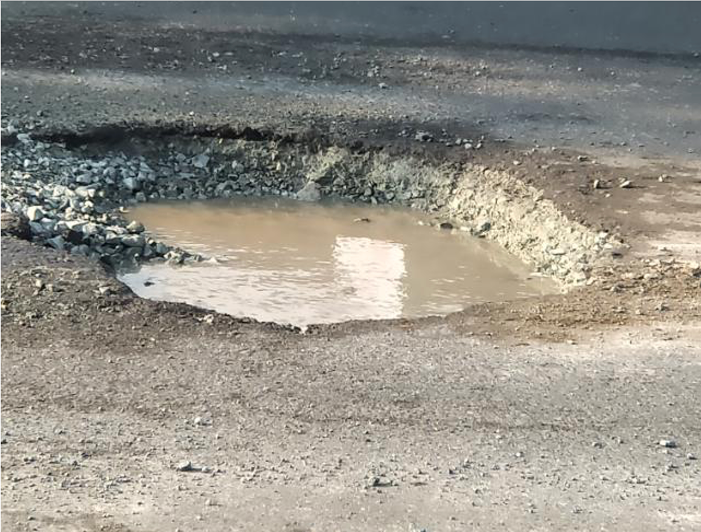 Chi chít ‘ổ gà’, ‘ổ voi’ trên đại lộ Nguyễn Văn Linh ảnh 9