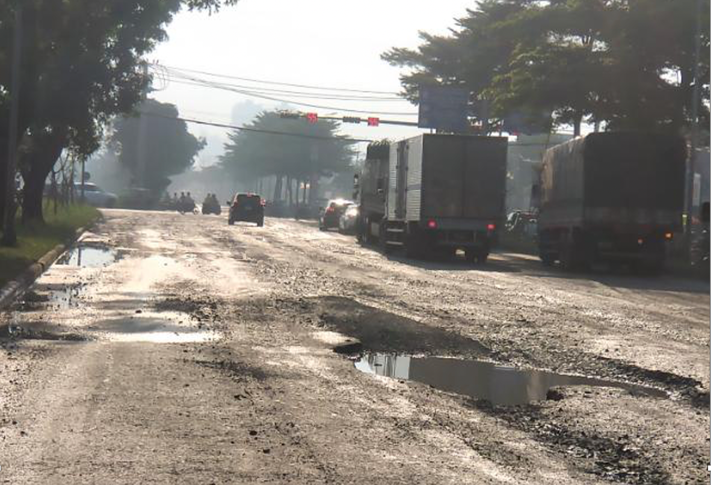 Trước đó, Sở GTVT TPHCM ghi nhận tình trạng đường Nguyễn Văn Linh xuống cấp, gây mất an toàn giao thông. Ảnh: Sở GTVT TPHCM. Trước đó, Sở GTVT TPHCM ghi nhận tình trạng đường Nguyễn Văn Linh xuống cấp, gây mất an toàn giao thông. Ảnh: Sở GTVT TPHCM.