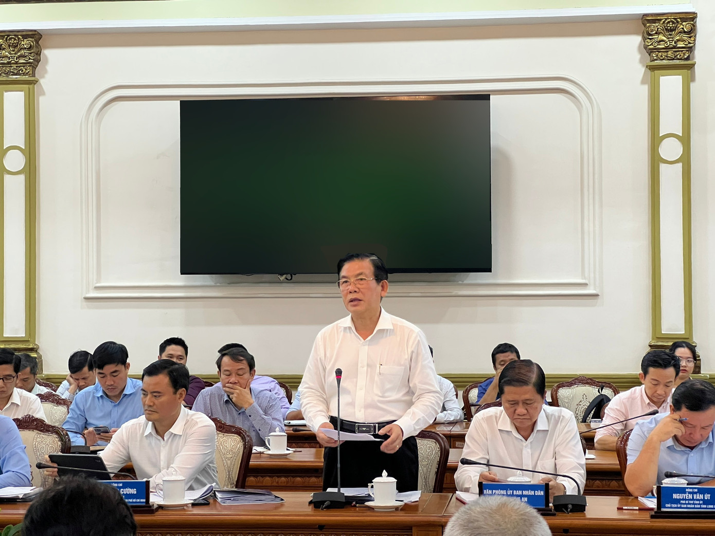 Ông Lương Minh Phúc - Giám đốc Ban Giao thông TPHCM, báo cáo tiến độ dự án vành đai 3 TPHCM. Ông Lương Minh Phúc - Giám đốc Ban Giao thông TPHCM, báo cáo tiến độ dự án vành đai 3 TPHCM.