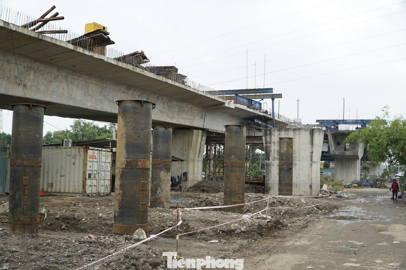 Sau thời gian triển khai thi công, đại diện Ban Giao thông TPHCM cho biết, đơn vị thi công đã hoàn thành cọc khoan nhồi một số trụ, khối lượng thi công đạt khoảng 52% giá trị hợp đồng.