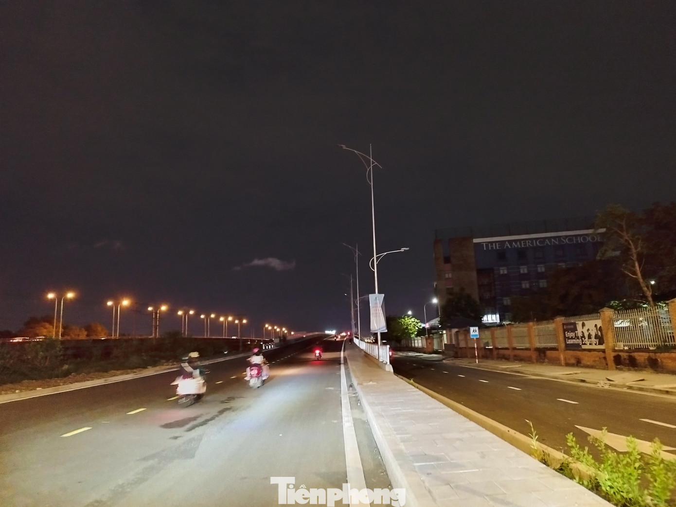 Hệ thống chiếu sáng không hoạt động gây mất an toàn giao thông trên đoạn đường song hành cao tốc TPHCM - Long Thành - Dầu Giây. Ảnh: CTV Hệ thống chiếu sáng không hoạt động gây mất an toàn giao thông trên đoạn đường song hành cao tốc TPHCM - Long Thành - Dầu Giây. Ảnh: CTV