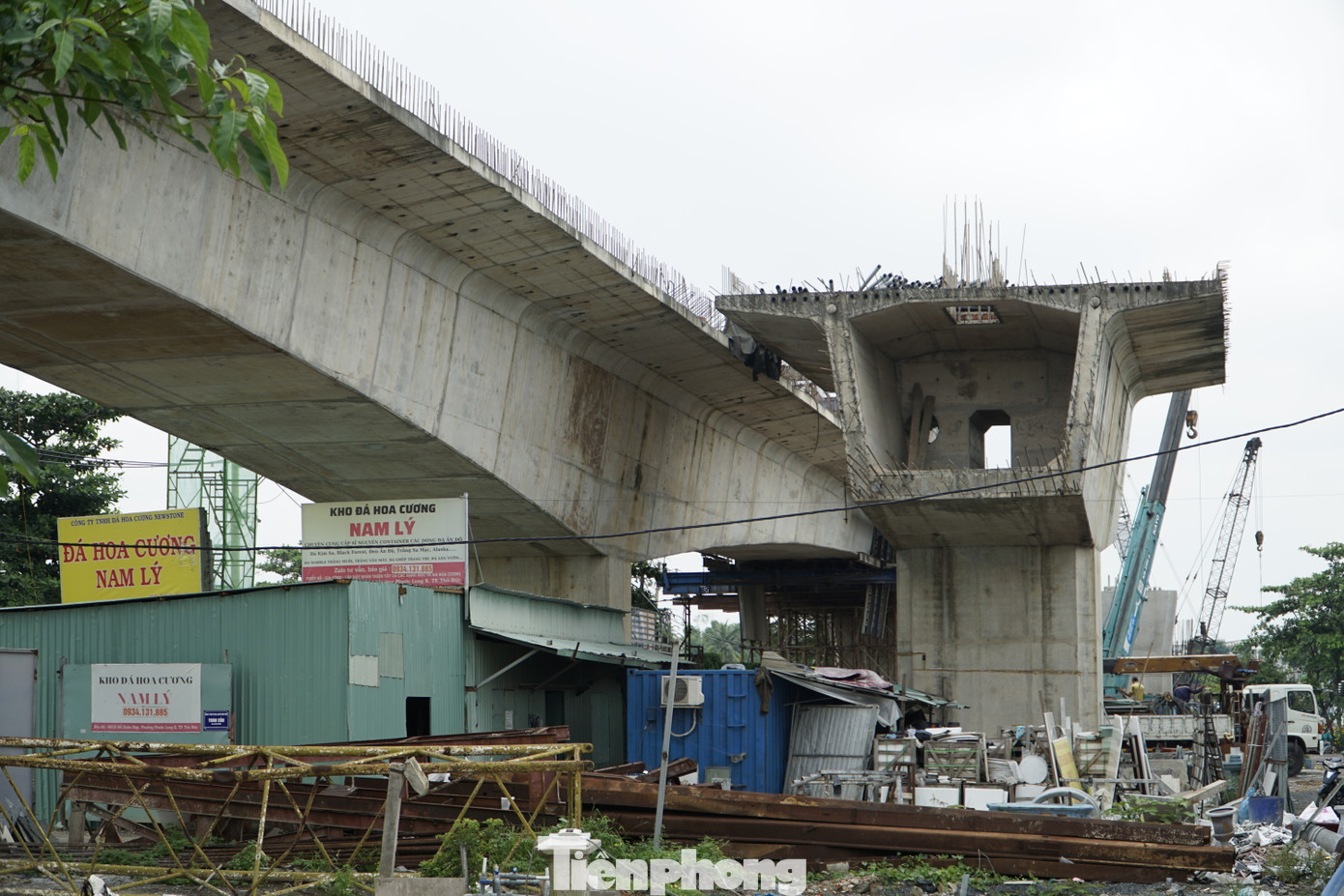 Công trình được khởi công vào ngày 8/10/2016. Đơn vị thi công đã thực hiện đạt khoảng 40% giá trị hợp đồng thì dự án bị đình trệ gần 4 năm do vướng mặt bằng.