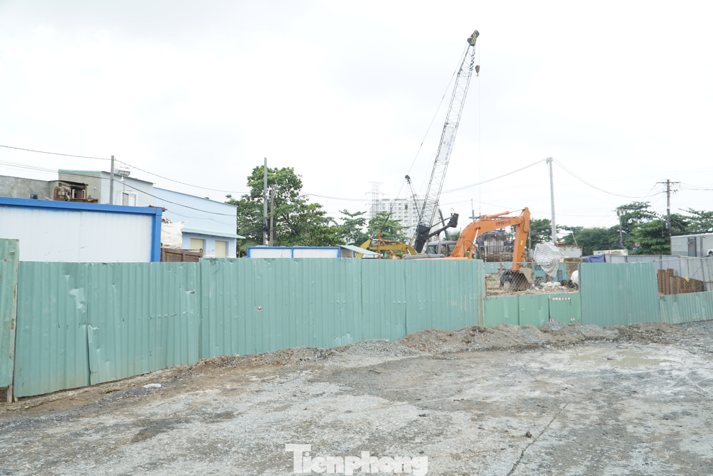 Bên cạnh đó, trong số 53/54 hộ dân đã bàn giao mặt bằng, còn 4 hộ dân trên địa bàn phường Phước Long B chưa bàn giao đủ diện tích theo ranh dự án để thi công vỉa hè và đường dân sinh.