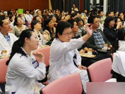 Làm theo các động tác được hướng dẫn