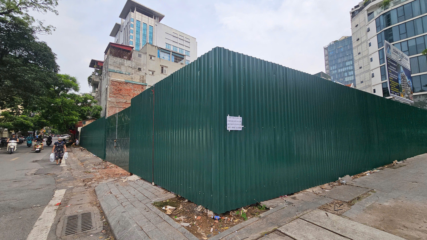 Hiện khu đất này đã giải phóng xong mặt bằng và quây tôn kín mít.