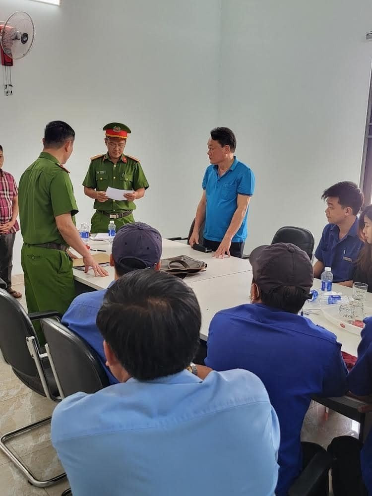 Cơ quan CSĐT đọc lệnh bắt giam bị can Cơ quan CSĐT đọc lệnh bắt giam bị can