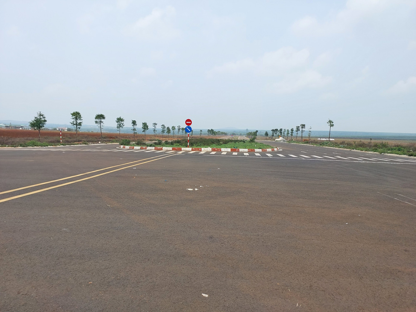 Khu Công nghiệp Nam Pleiku trống trơn dù hạ tầng đã cơ bản. Khu Công nghiệp Nam Pleiku trống trơn dù hạ tầng đã cơ bản.