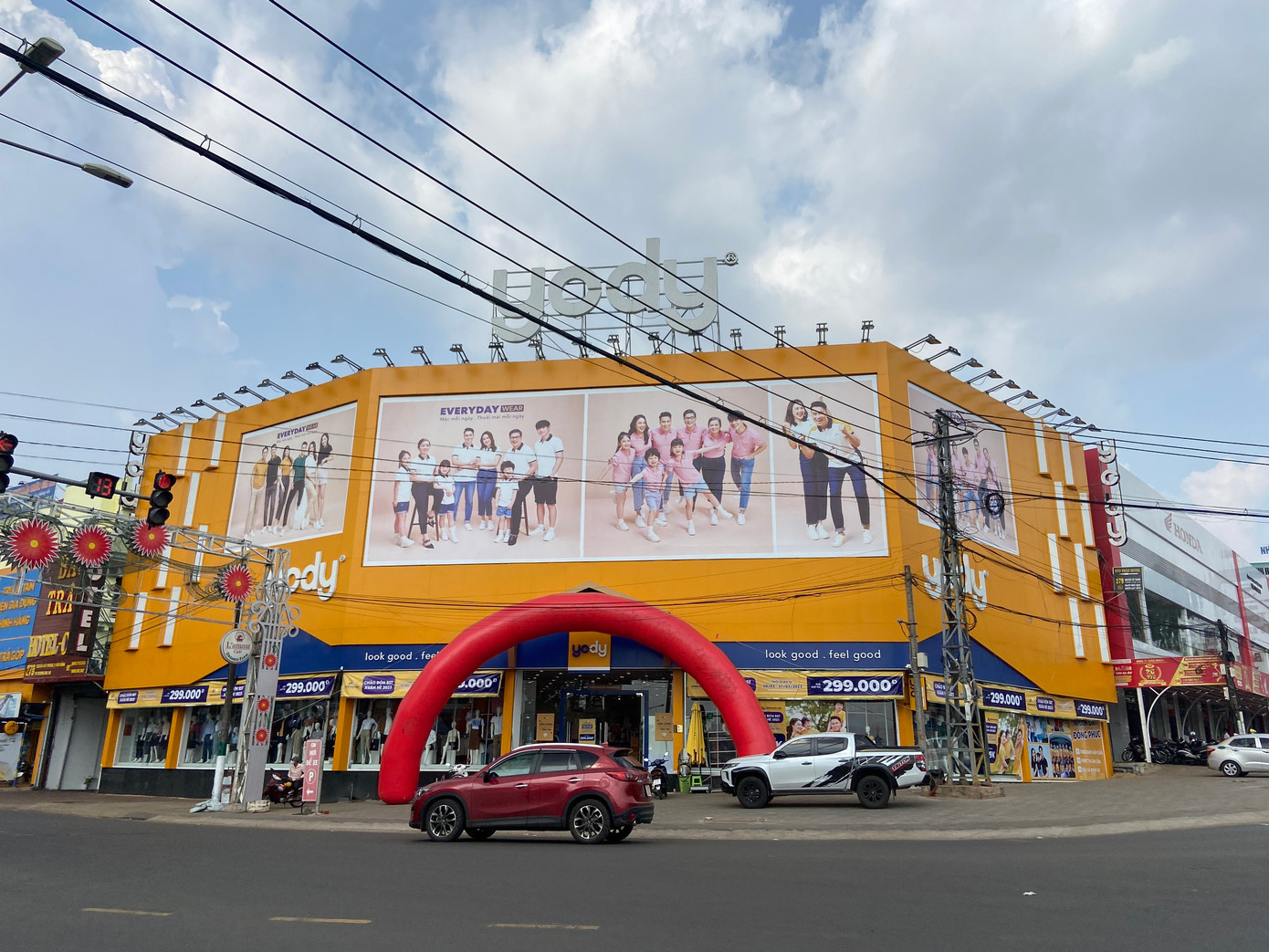 Yang Zhong Wu bị bắt khi đang mua sắm tại cửa hàng YODY ở Gia Lai