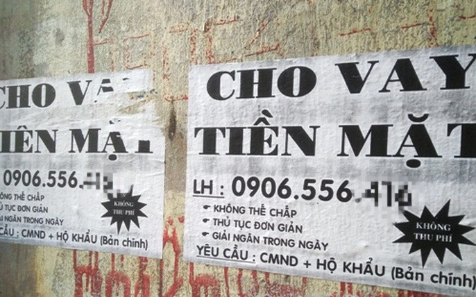 Nhóm đối tượng dán tờ rơi ở TP.Pleiku (Gia Lai) cho vay lãi nặng. Ảnh minh họa Nhóm đối tượng dán tờ rơi ở TP.Pleiku (Gia Lai) cho vay lãi nặng. Ảnh minh họa