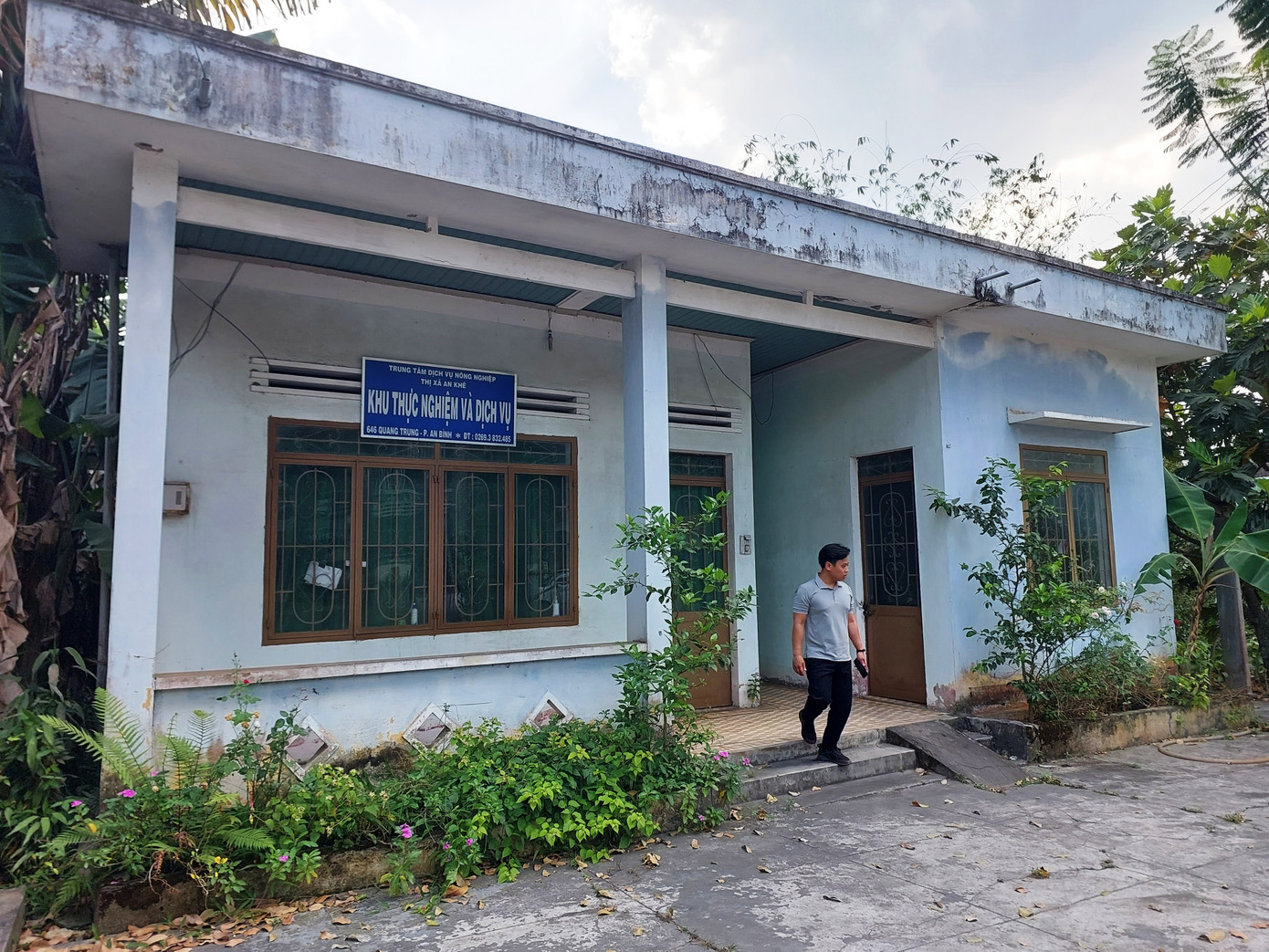 Một khu đất khác ở thị xã này nằm tại số 1423 Quang Trung, hiện có công trình Khu thực nghiệm và Dịch vụ thuộc Trung tâm Dịch vụ Nông nghiệp thị xã An Khê cũng đã xuống cấp, cũ nát.