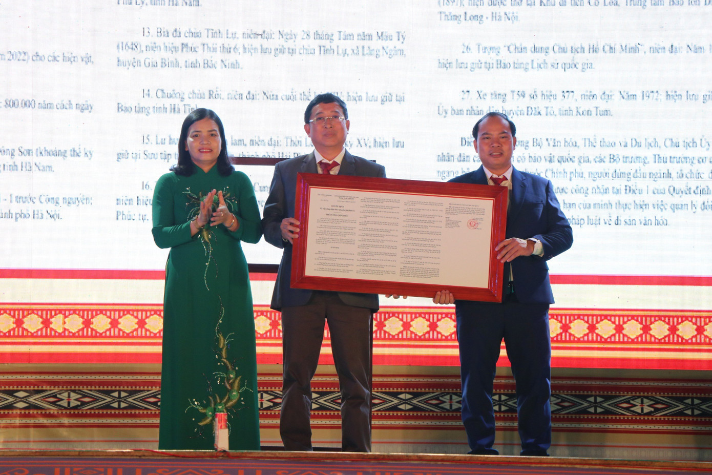 UBND huyện Đăk Tô đón nhận Quyết định công nhận bảo vật Quốc gia đối với xe tăng T59 UBND huyện Đăk Tô đón nhận Quyết định công nhận bảo vật Quốc gia đối với xe tăng T59