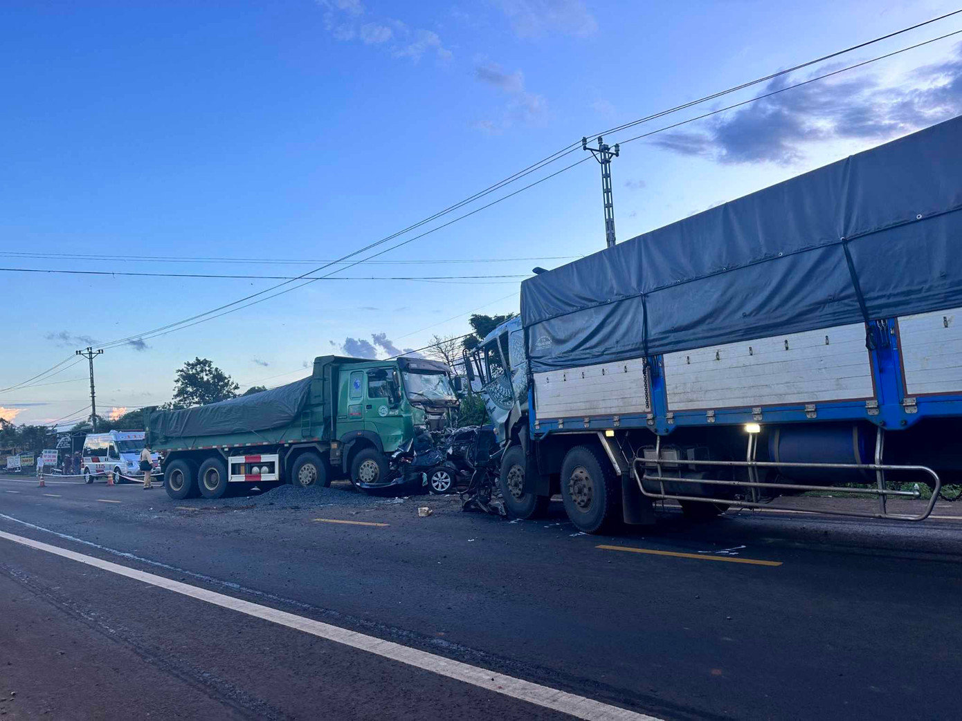 Hiện trường vụ tai nạn làm 3 thành viên CLB HAGL tử nạn Hiện trường vụ tai nạn làm 3 thành viên CLB HAGL tử nạn