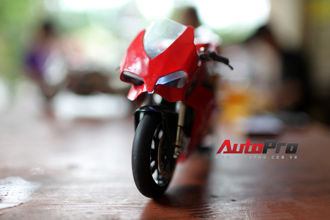 Đèn LED ở đầu xe