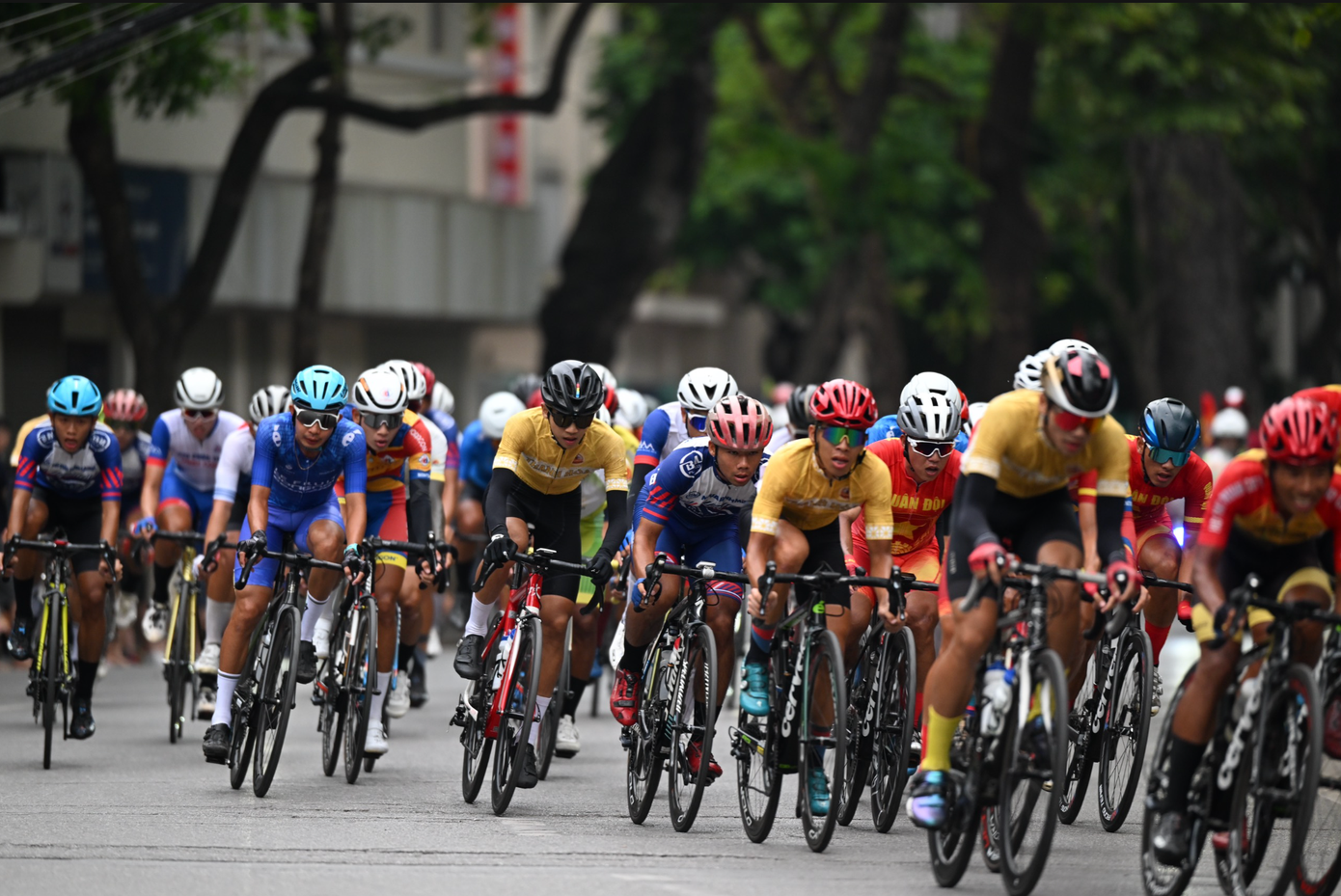 Thời tiết mát mẻ của Hà Nội ngày 1/5 tạo điều kiện lý tưởng cho cuộc đua (ảnh Hữu Trưởng)