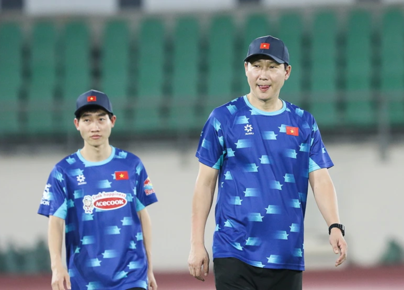 HLV Kim Sang-sik sẽ có dịp rèn quân khi Việt Nam gặp Thái Lan và Nga tháng 9 tới. HLV Kim Sang-sik sẽ có dịp rèn quân khi Việt Nam gặp Thái Lan và Nga tháng 9 tới.