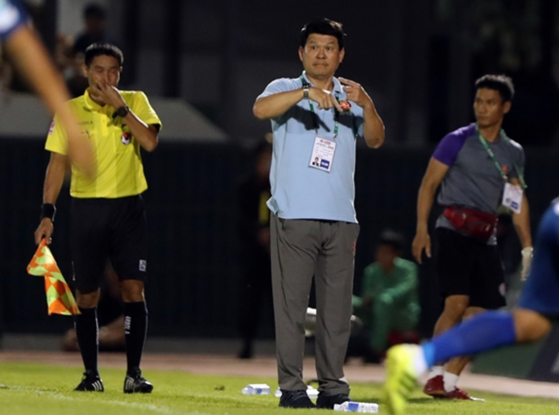 HLV Vũ Tiến Thành là cái tên gây nhiều dư luận ở V-League, nay đảm nhiệm 2 vị trí quan trọng tại HAGL HLV Vũ Tiến Thành là cái tên gây nhiều dư luận ở V-League, nay đảm nhiệm 2 vị trí quan trọng tại HAGL