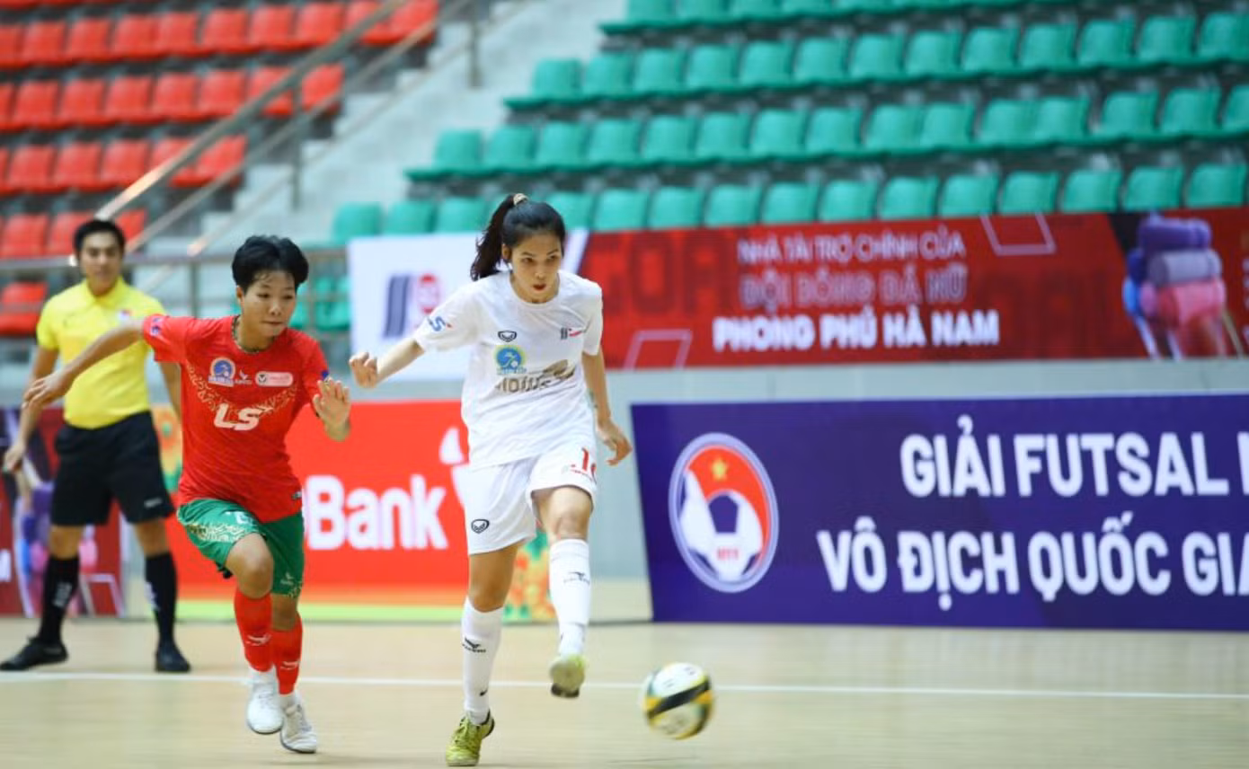Thái Sơn Nam TP Hồ Chí Minh vô địch lượt đi sau chiến thắng trước Hà Nội