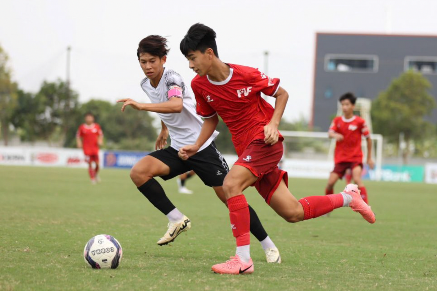 U15 PVF đánh bại U15 Bà Rịa Vũng Tàu 4-1 để đăng quang ngôi vô địch (ảnh Hà Xuân) U15 PVF đánh bại U15 Bà Rịa Vũng Tàu 4-1 để đăng quang ngôi vô địch (ảnh Hà Xuân)