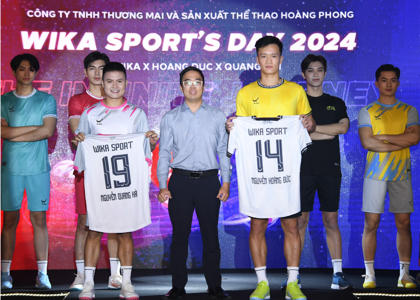 Hoàng Đức và Quang Hải chung tay trong dự án đồ thể thao của Wika (ảnh Phong Phong)