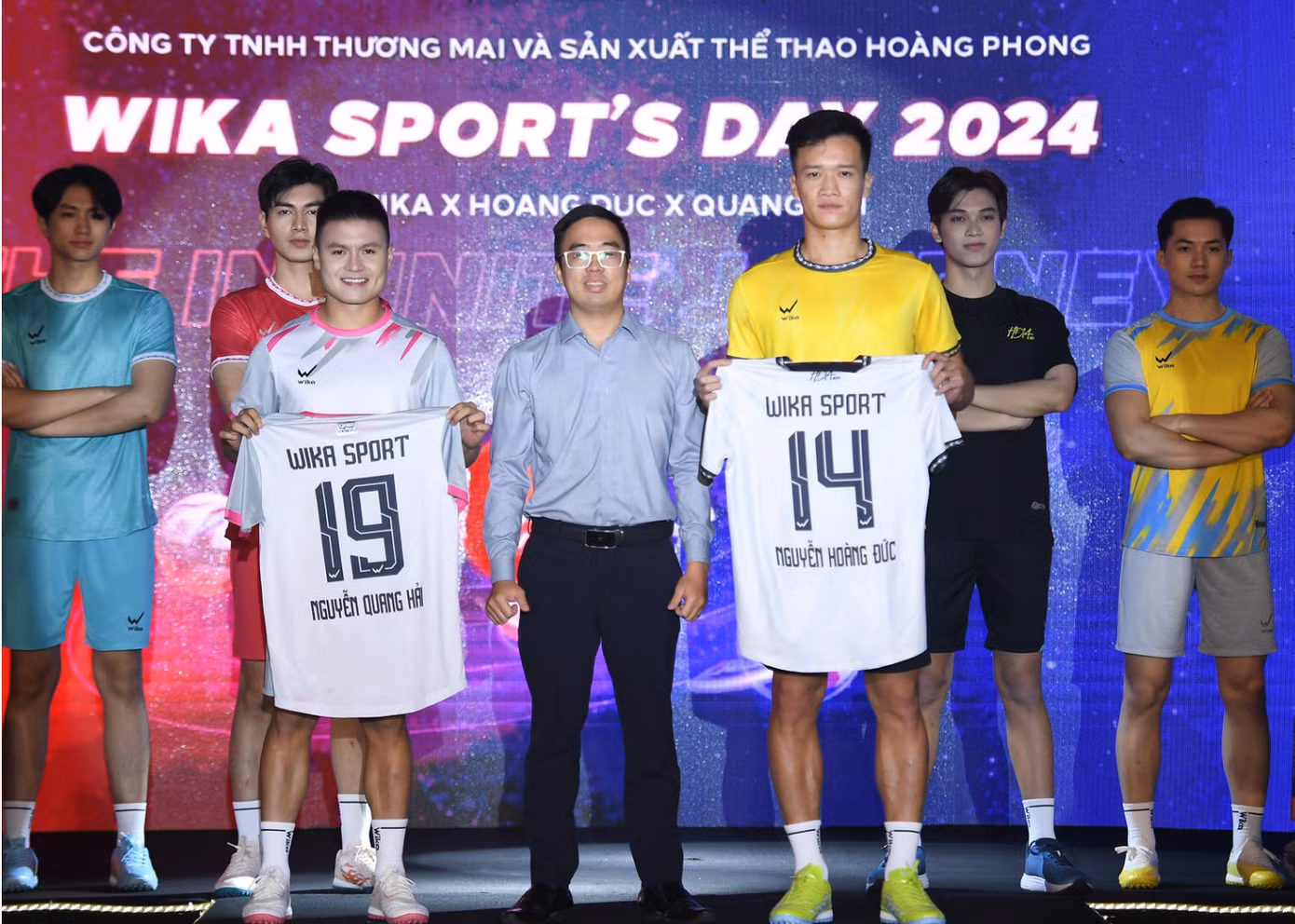 Hoàng Đức và Quang Hải chung tay trong dự án đồ thể thao của Wika (ảnh Phong Phong)