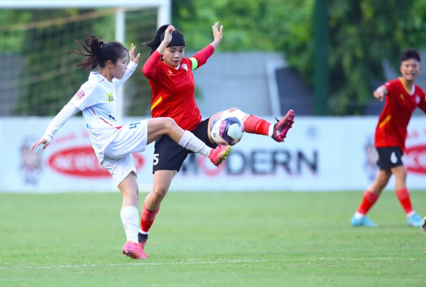 Phong Phú Hà Nam và Hà Nội đang có phong độ tốt ở giải U19 nữ quốc gia (ảnh Hà Trang)