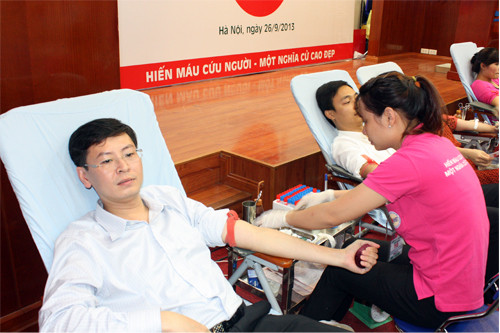 Lãnh đạo, cán bộ nhân viên của MIC tham gia hiến máu nhân đạo. Lãnh đạo, cán bộ nhân viên của MIC tham gia hiến máu nhân đạo