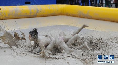 Một pha thi đấu gay cấn giữa các đối thủ