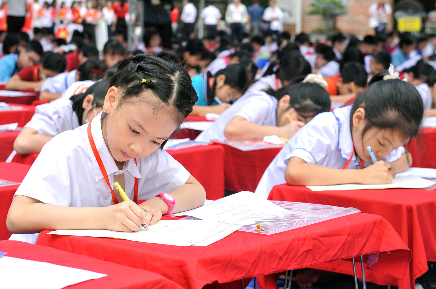 Ở nội dung thi Viết chữ đẹp, các thí sinh viết và trình bày bài thi dựa theo đề và giấy viết do Ban Tổ chức cung cấp trong vòng 20 phút. Ở nội dung thi Trạng nguyên nhỏ tuổi, các sĩ tử nhận đề và làm bài theo thứ tự: Tiếng Việt thi trong 15 phút, Toán thi trong 15 phút, Tự nhiên - Xã hội (khối 2+3) hoặc Lịch sử và Địa lý (khối 4+5) thi trong 10 phút và Kỹ năng sống thi trong 10 phút, tổng thời gian là 50 phút.
