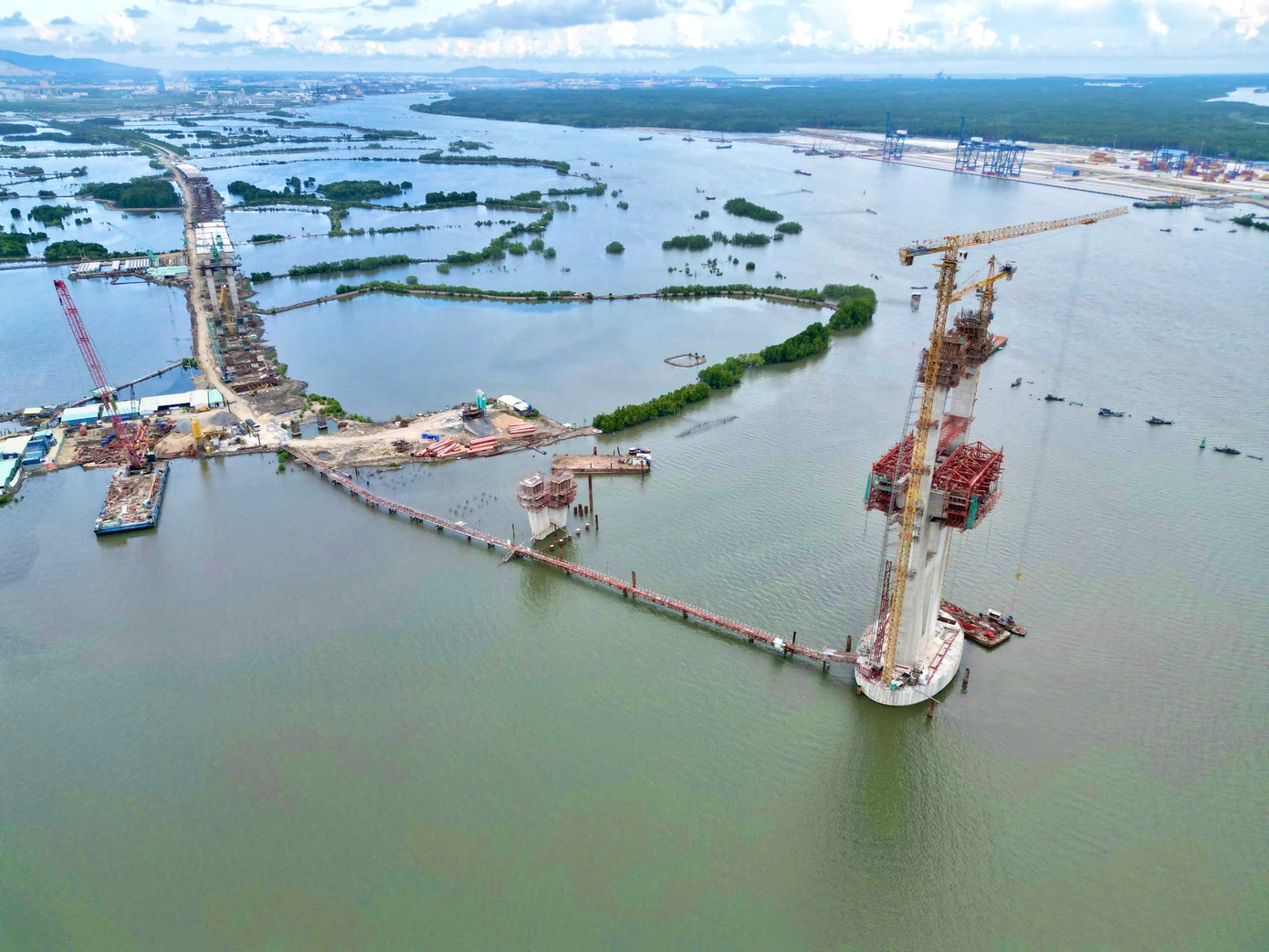 Khoảng cách giữa 2 trụ chính của cầu Phước An lên đến 250m, lớn nhất Đông Nam Á đến thời điểm hiện tại. Dự án được khởi công vào tháng 6/2023 với tổng mức đầu tư gần 4.900 tỷ đồng và dự kiến hoàn thành vào năm 2027. Trong đó, vốn Trung ương hỗ trợ 2.000 tỷ đồng và còn lại là ngân sách tỉnh Bà Rịa - Vũng Tàu.