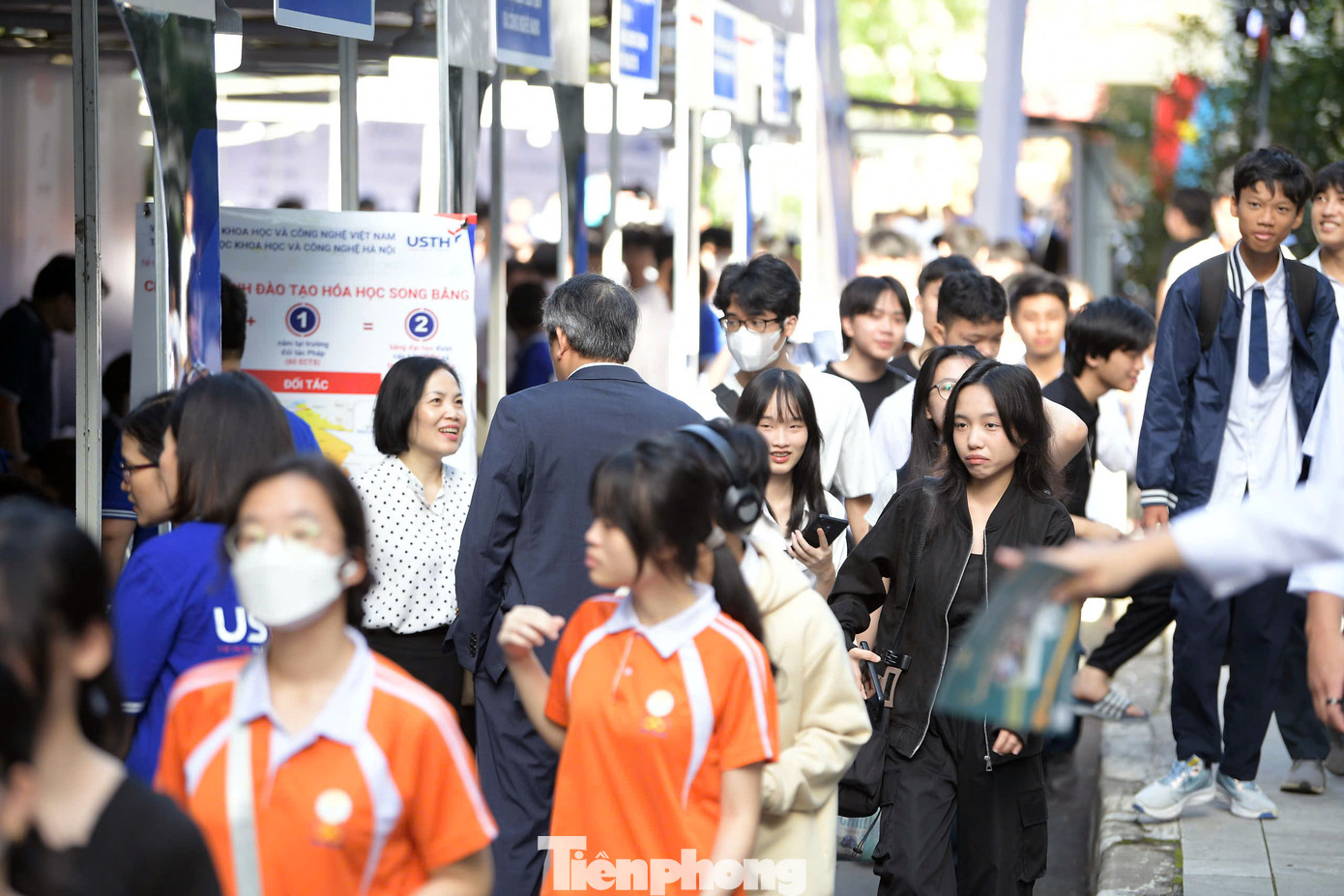 Ngày hội thu hút đông đảo học sinh THPT tham gia. Ảnh: Dương Triều Ngày hội thu hút đông đảo học sinh THPT tham gia. Ảnh: Dương Triều