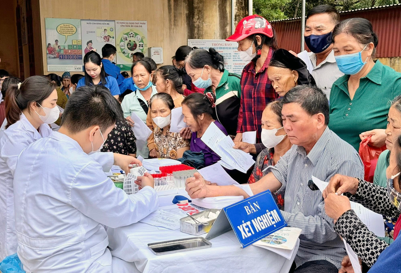 Chiến dịch đặt ra 12 chỉ tiêu trọng tâm về nhiều nội dung, trong đó có bảo vệ môi trường, phòng chống tai nạn thương tích cho trẻ... Ảnh: TĐBG, TĐ Lâm Đồng, Nguyễn Thảo