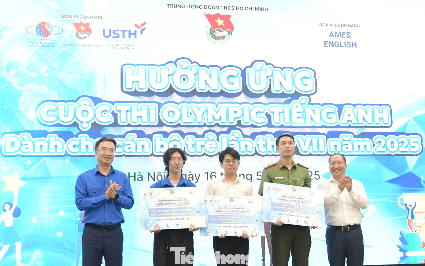 Bên cạnh đó, chương trình đã diễn ra talkshow “Vietnamese Youth Officials stepping into the thriving era together with English” (Cán bộ trẻ cùng tiếng Anh bước vào kỷ nguyên vươn mình của dân tộc).