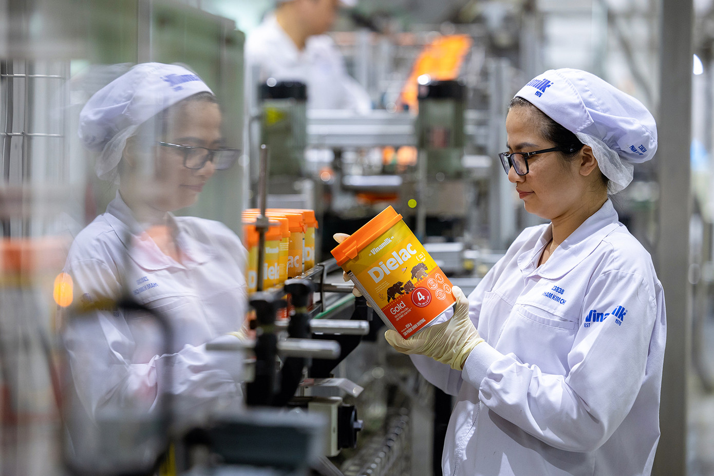 Vinamilk tiên phong đẩy mạnh đầu tư công nghệ sản xuất, tung mới nhiều sản phẩm. Ảnh: Vi Nam Vinamilk tiên phong đẩy mạnh đầu tư công nghệ sản xuất, tung mới nhiều sản phẩm. Ảnh: Vi Nam