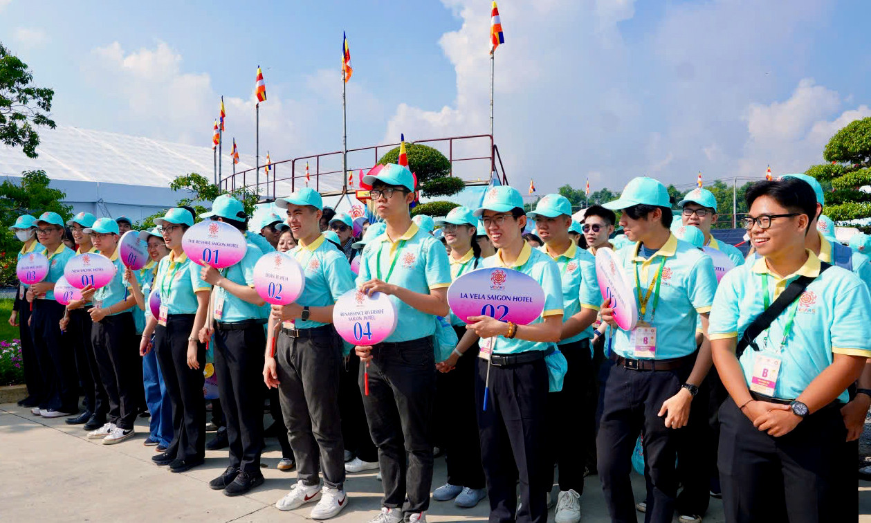 Tham gia hỗ trợ phục vụ tại Đại lễ Vesak 2025 có gần 600 thanh niên tình nguyện. Ảnh: Lê Ngọc Ánh