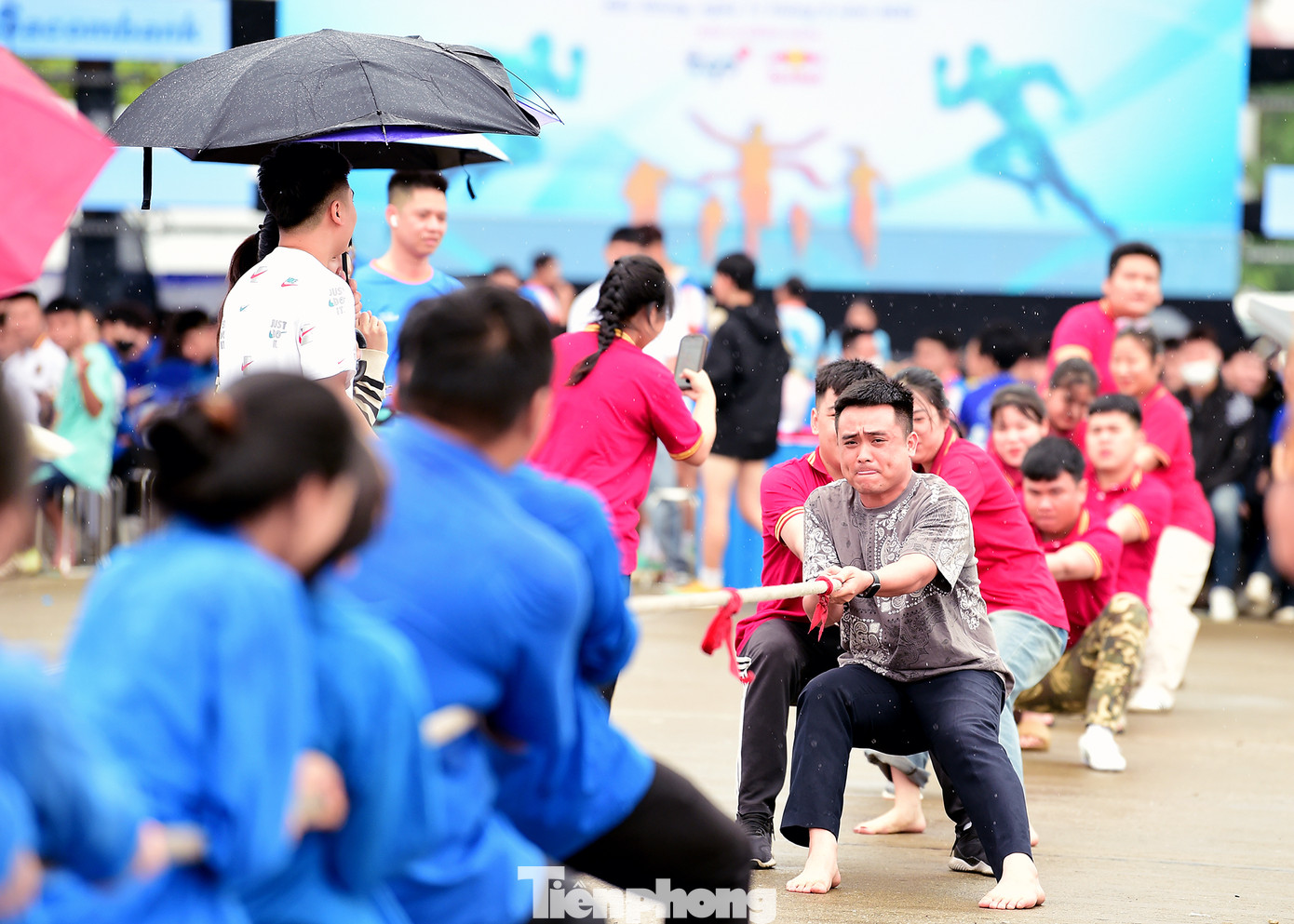 Ngày hội tại Bắc Giang diễn ra nhiều hoạt động: Khám bệnh, tư vấn sức khỏe, cấp thuốc và tặng quà miễn phí cho 1.000 thanh niên công nhân; giải chạy và giải cầu lông dành cho thanh niên công nhân; cuộc thi “Tìm kiếm tài năng thanh niên công nhân”. Đặc biệt, đêm nhạc hội “Lan tỏa năng lượng tích cực” có sự tham gia của nhiều nghệ sĩ trẻ nổi tiếng.