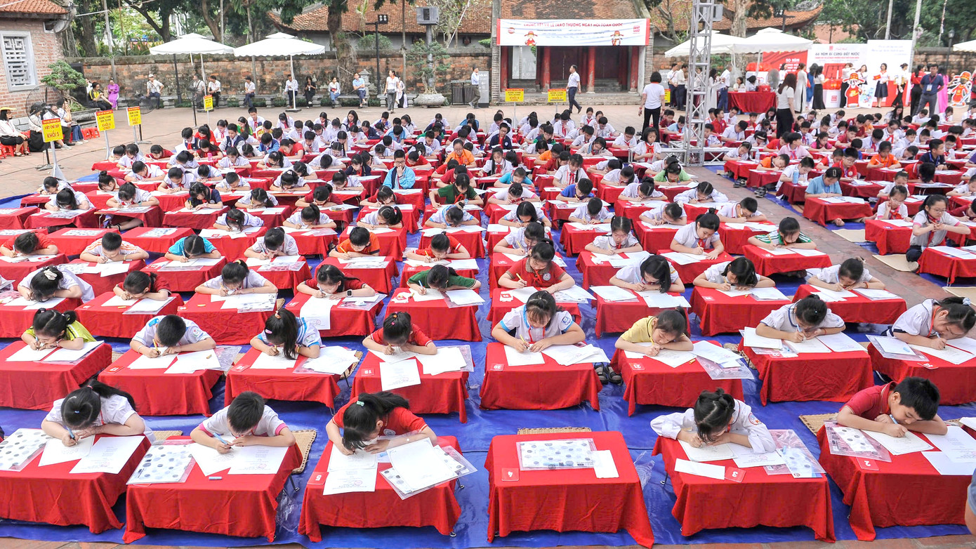 Vòng Chung kết năm nay có sự tham dự của 349 sĩ tử đến từ 33 tỉnh, thành phố và 208 trường học trên cả nước. Trong đó có 161 thí sinh các khối lớp 2,3,4,5 đua tài trong Hội thi Trạng nguyên nhỏ tuổi, 116 thí sinh các khối lớp 2,3,4,5 tham dự Hội thi Viết chữ đẹp và 72 thí sinh khối 6,7,8 đua tài trong Hội thi Bảng vàng ghi danh. Sau lễ dâng hương trang nghiêm tại sân Bái Đường, các thí sinh nhanh chóng bước vào phần thi đầy thử thách nhưng cũng không kém phần thú vị.