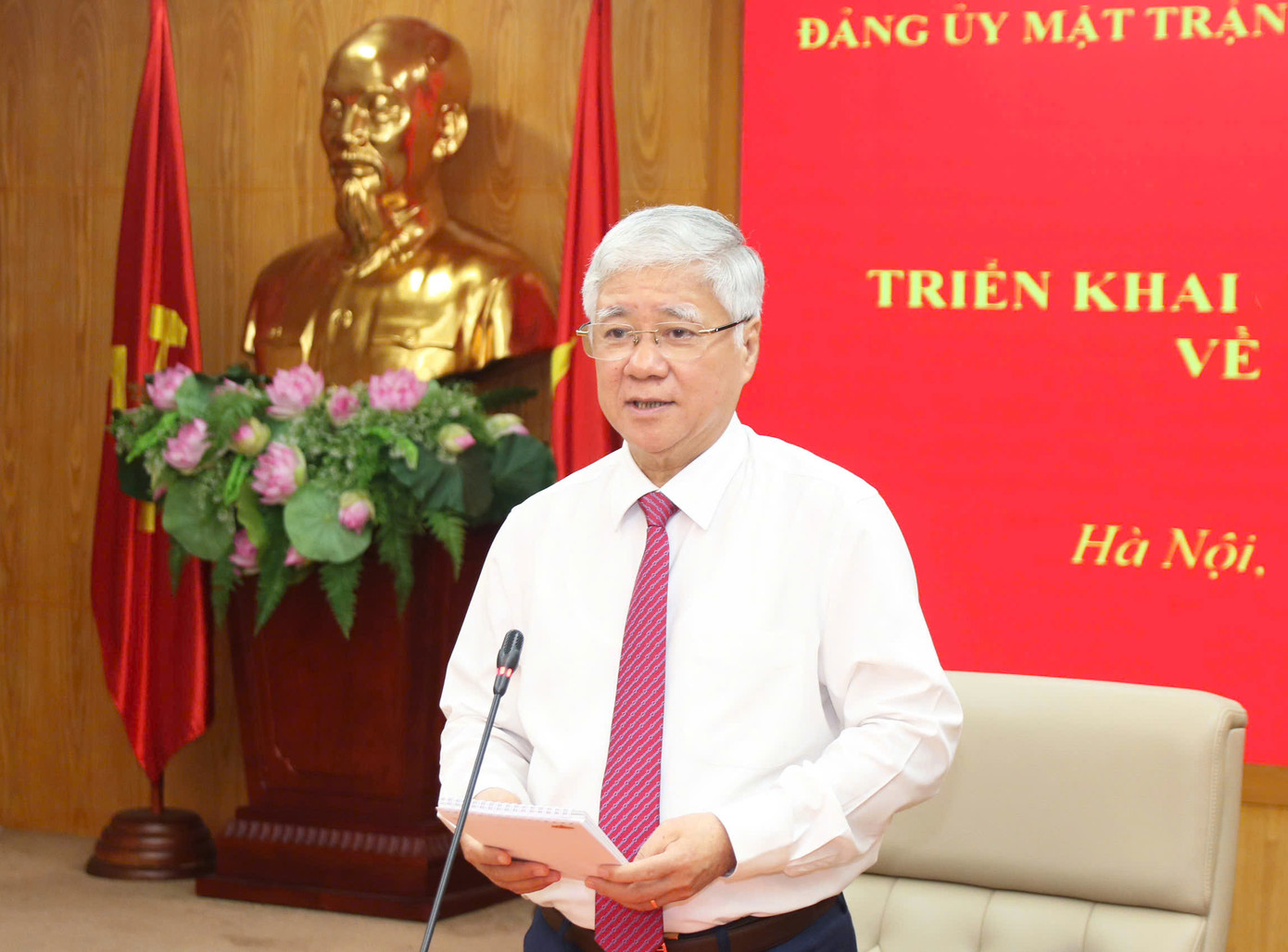 Ông Đỗ Văn Chiến phát biểu tại hội nghị.