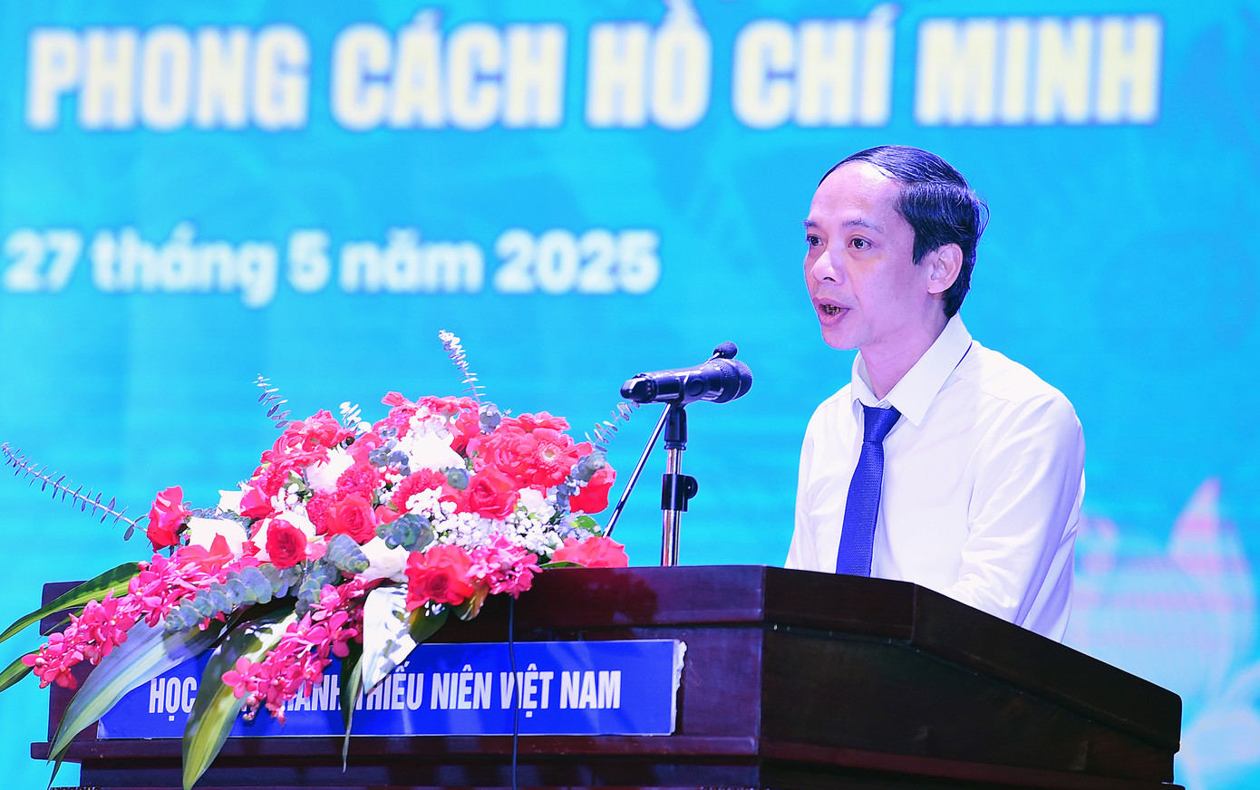 Anh Nguyễn Thanh Tùng báo cáo tại hội nghị. Ảnh: Xuân Tùng Anh Nguyễn Thanh Tùng báo cáo tại hội nghị. Ảnh: Xuân Tùng